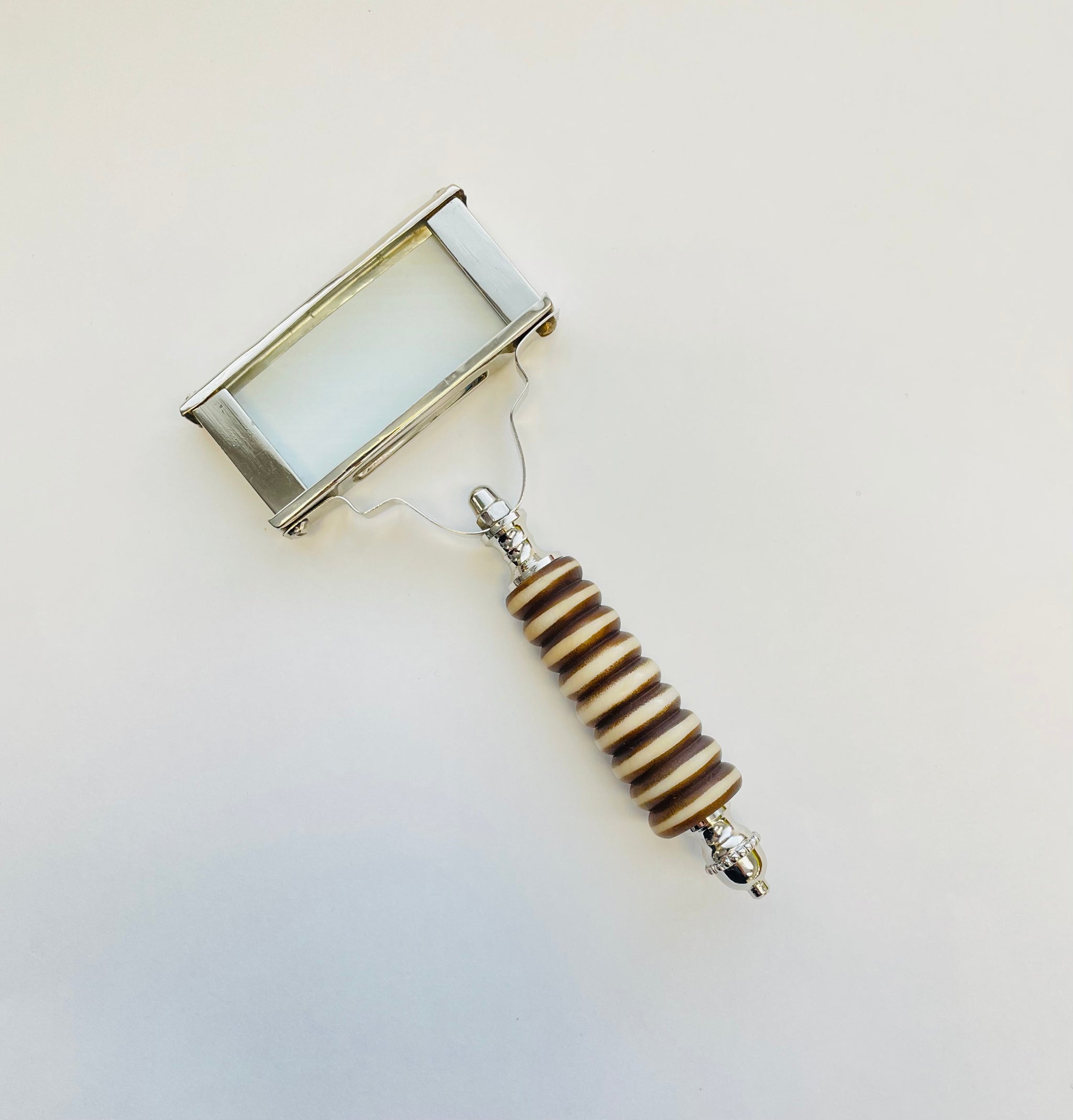 Sanoma Bone Carved Rectangle Mini Magnifier