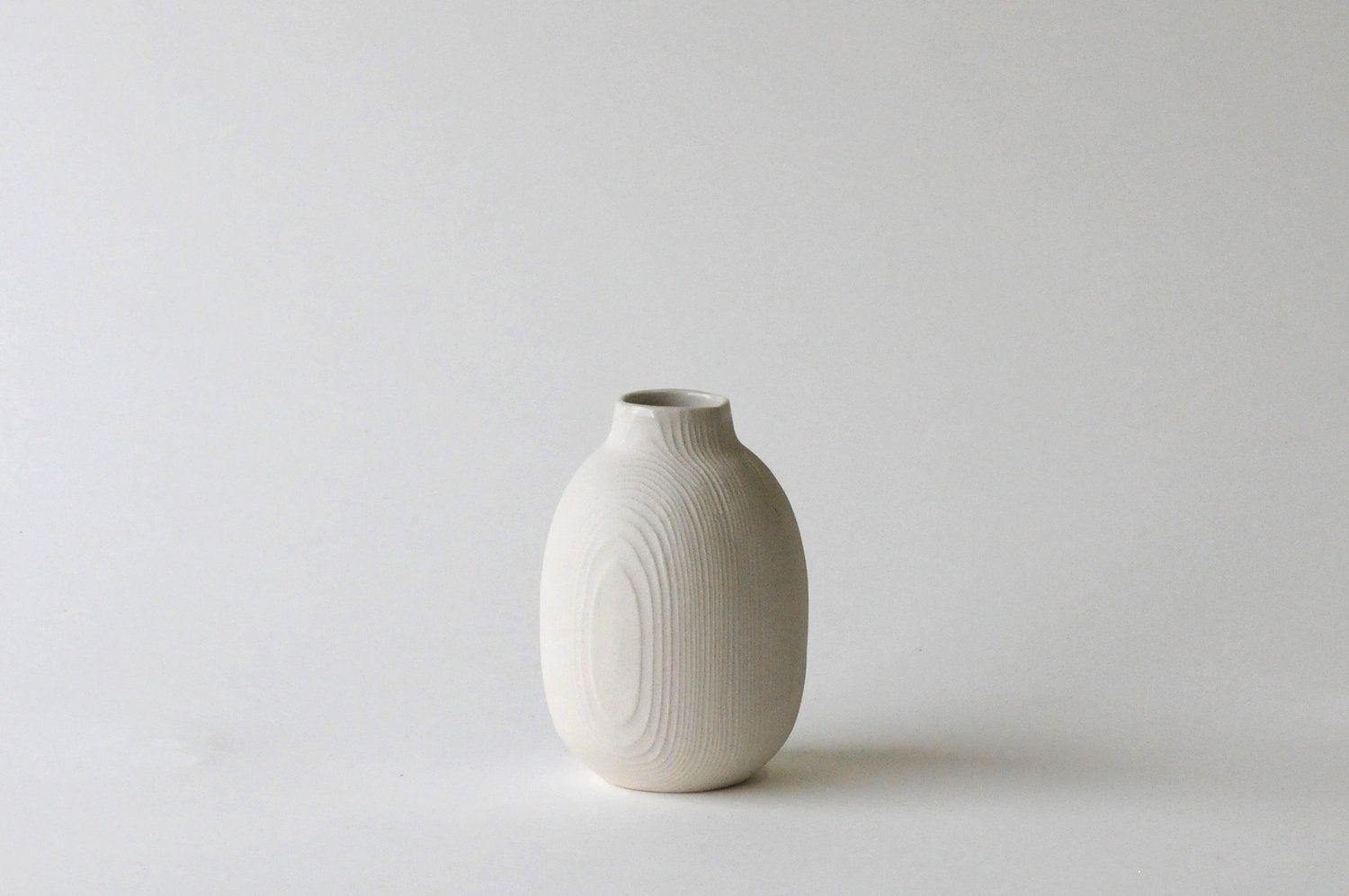 Abigail Murray Woodgrain Short Bottle, White